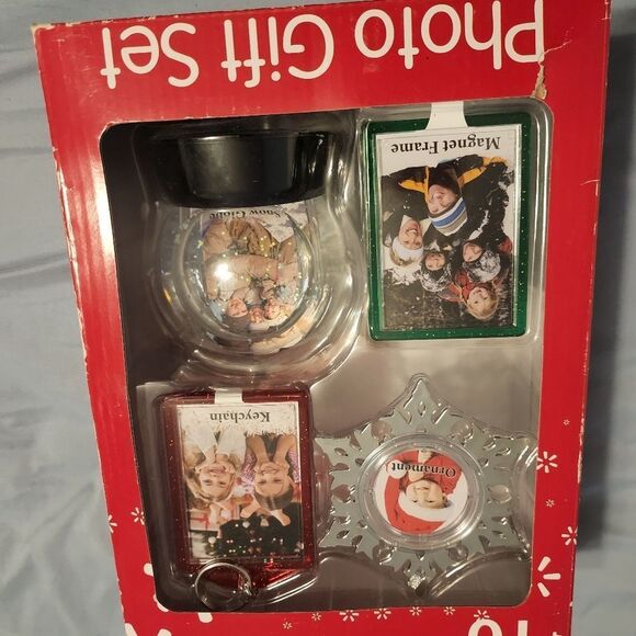 HOLIDAY Photo Gift Set, picture frames,‎  picture globe. New in box - Picture 2 of 7